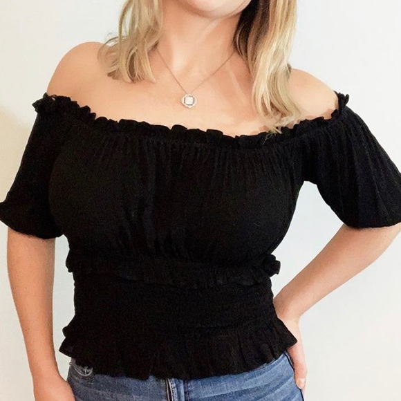 π¦3/$30 Black Off The Shoulder Top - Picture 3 of 3